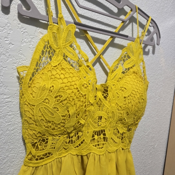 Lulumari Vibrant Yellow Lace Peplum Top - Picture 2 of 5